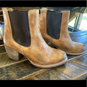 BedStu booties size 9, fits like 8.5